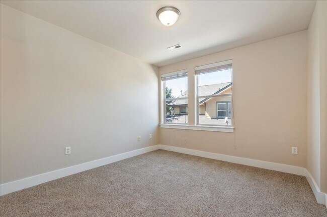 Building Photo - 9824 W Rosecroft Ct