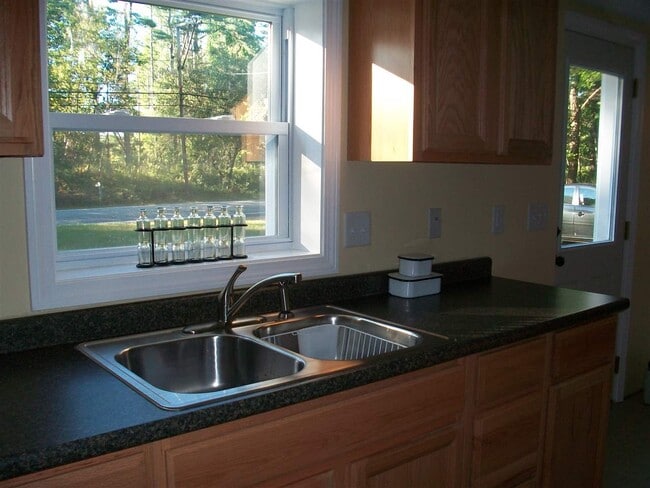 Building Photo - 355 New Hampton Rd