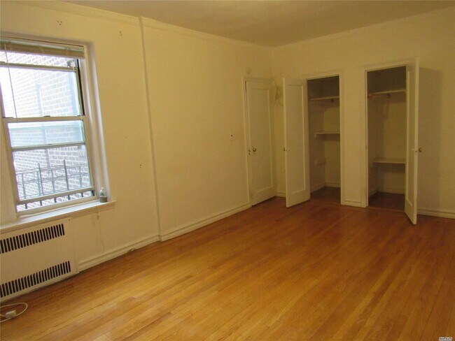 Building Photo - 111-45 76th Dr