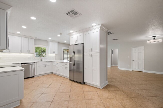 Building Photo - Renovated Winter Park 32789 Home for Lease