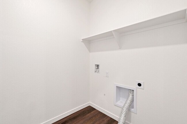 Building Photo - 5000 Alur St