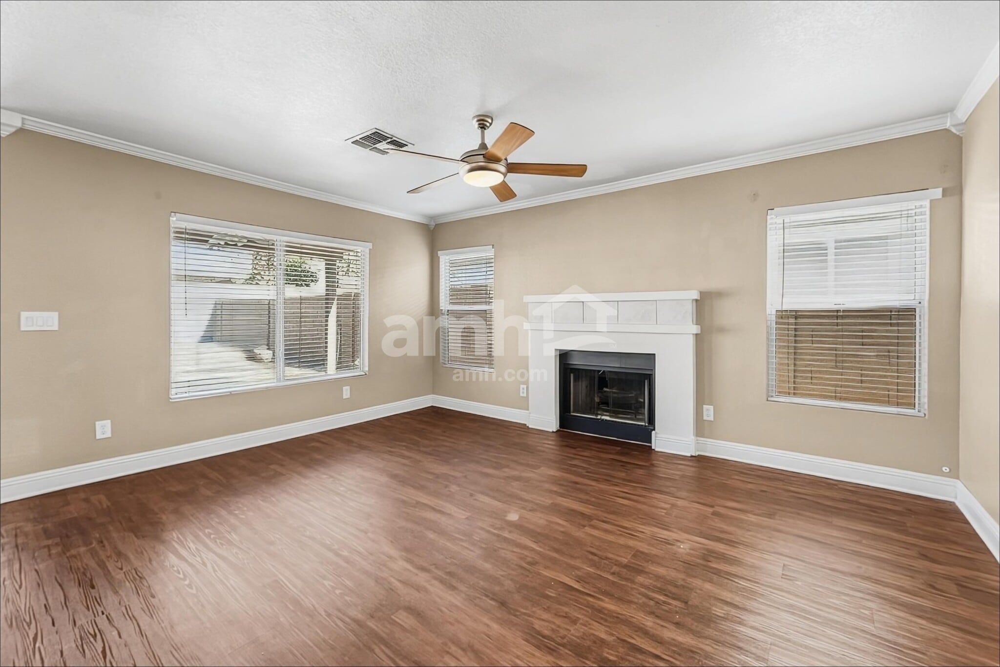Building Photo - 907 N Albert Dr