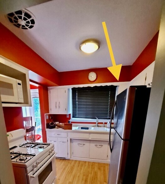 Kitchen with dishwasher added - 1794 Ford Pky