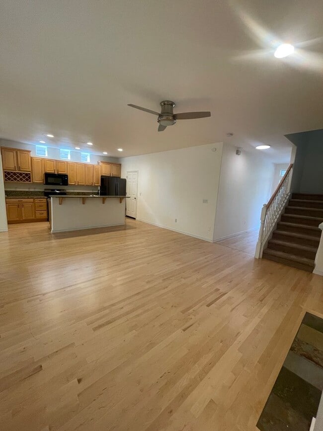 Building Photo - 2 Story Townhouse in Bend