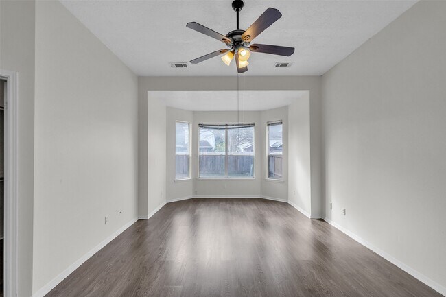 Building Photo - 17611 Magnolia Cir