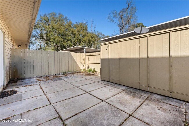 Building Photo - 8140 Sutton Pl N