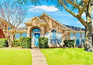 Building Photo - 4702 Redwood Dr