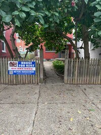 Building Photo - 2206 Sarah St