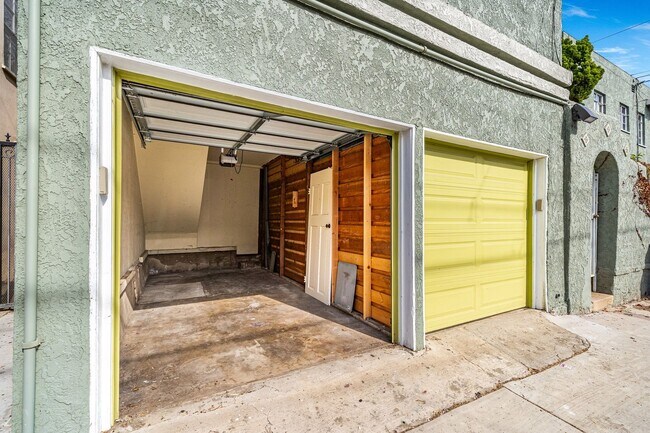 Building Photo - 35-35 Kennebec Ave