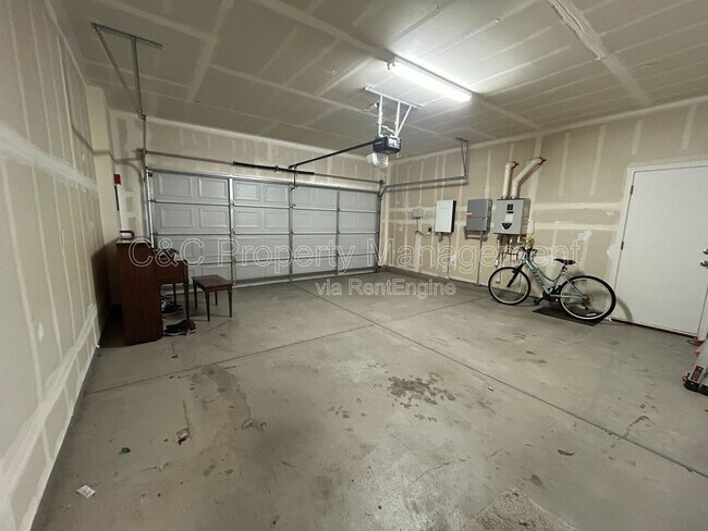 Building Photo - 5243 Comfrey St