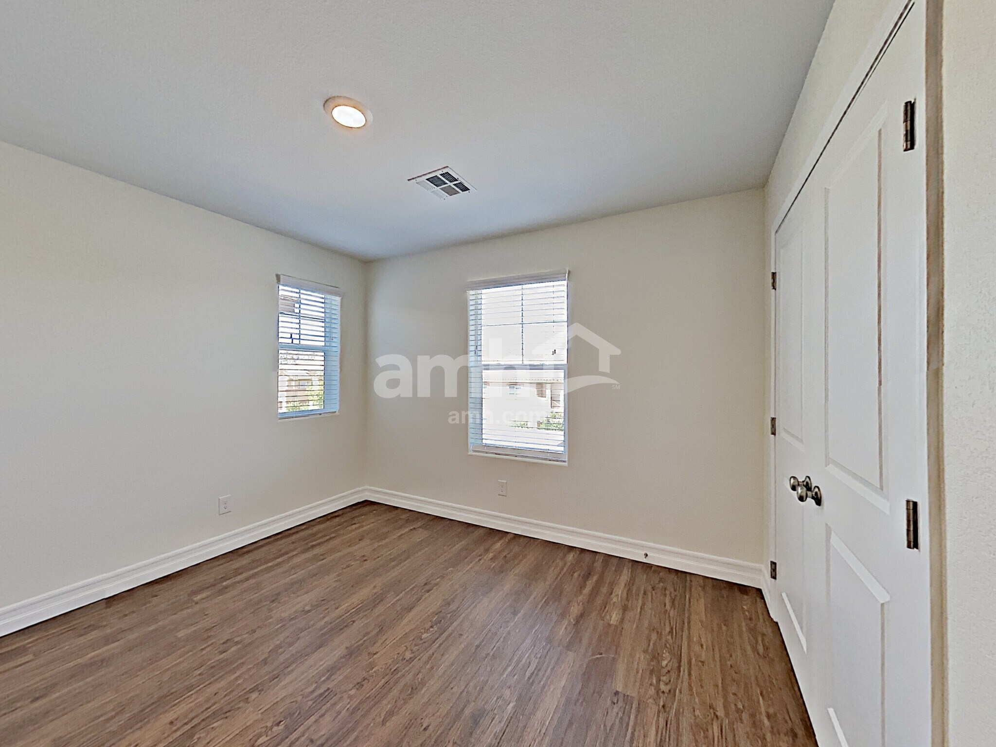 Building Photo - 9875 S Eastern Ave