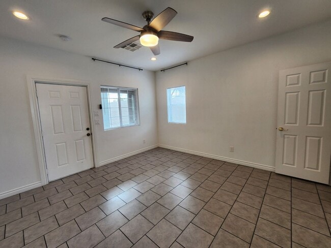 Building Photo - Single Story with Casita