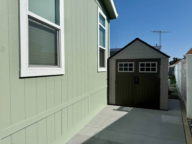 Building Photo - 11 Palm Via