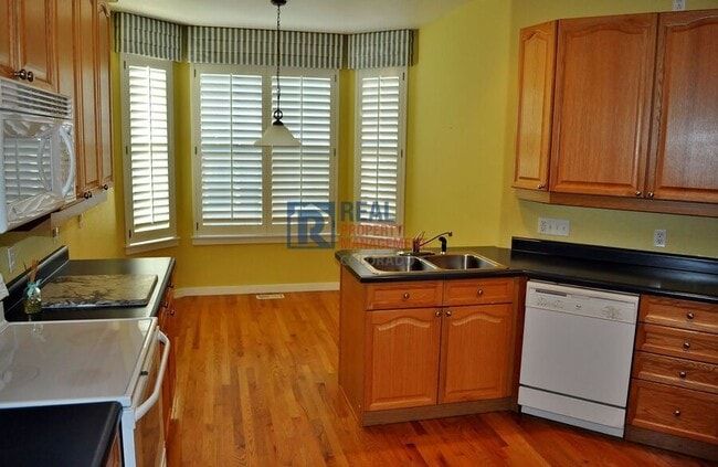Building Photo - 14000 Winding River Ct