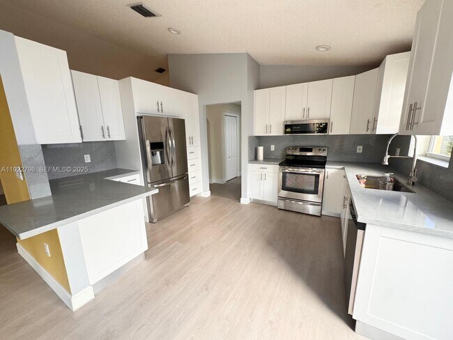 Building Photo - 15430 SW 143rd Terrace