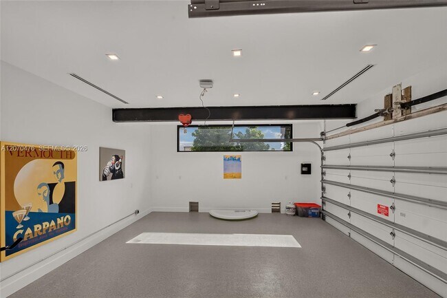 Building Photo - 3343 NE 166th St