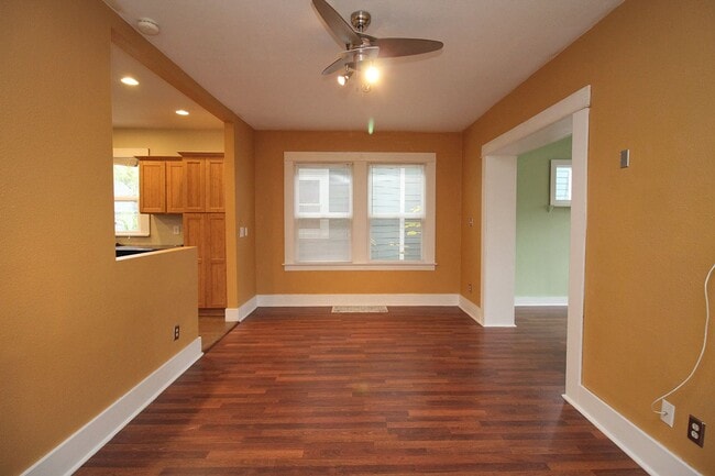 Building Photo - 3824 N Kerby Ave