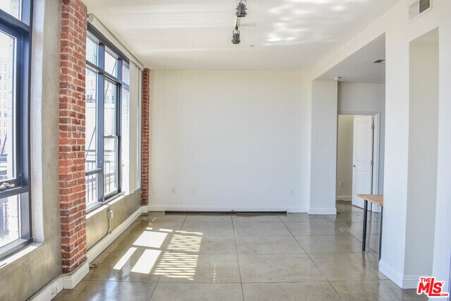 Building Photo - 117 Winston St