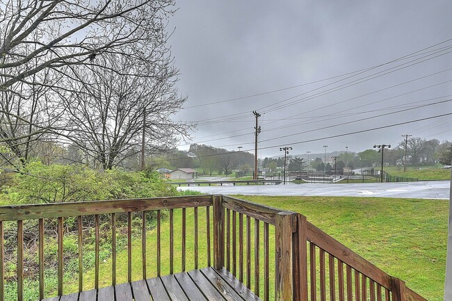 Building Photo - 635 S McKee St