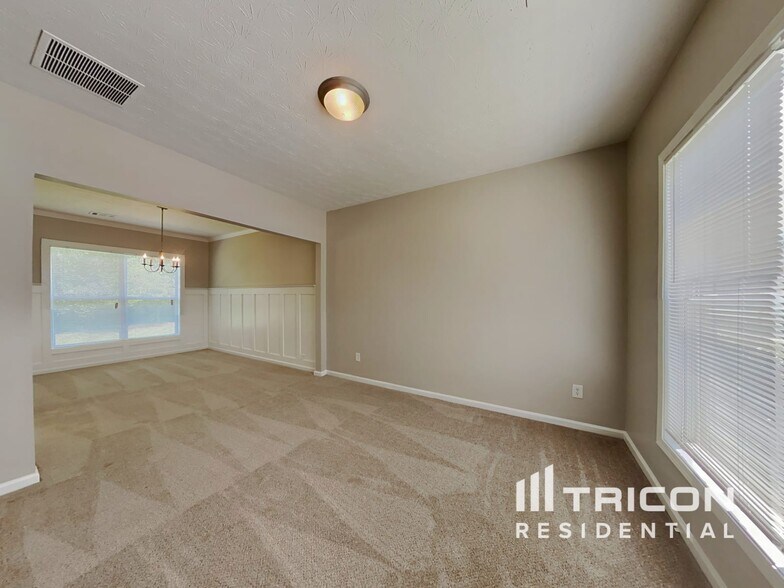 Building Photo - 1588 Thornwick Trace