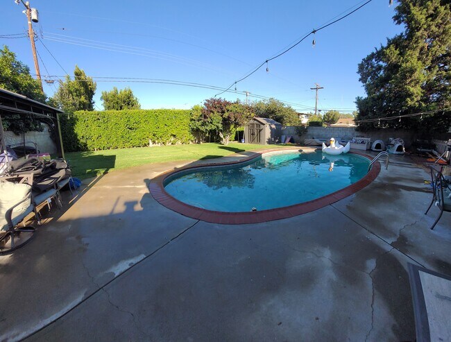Building Photo - 9948 Bevis Ave