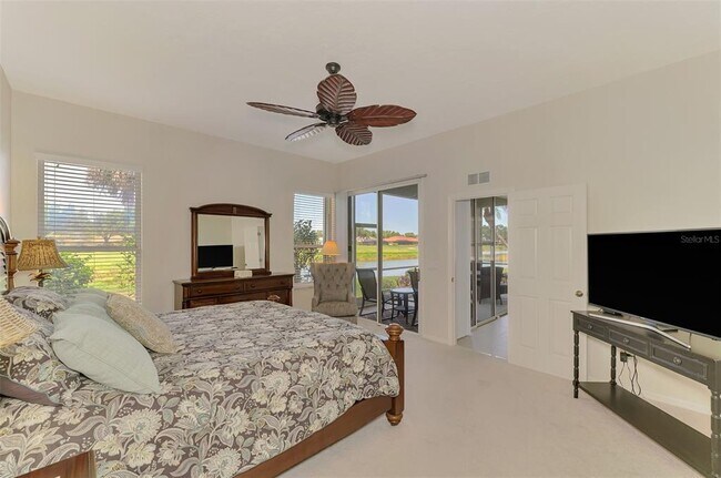 Building Photo - 549 Fallbrook Dr