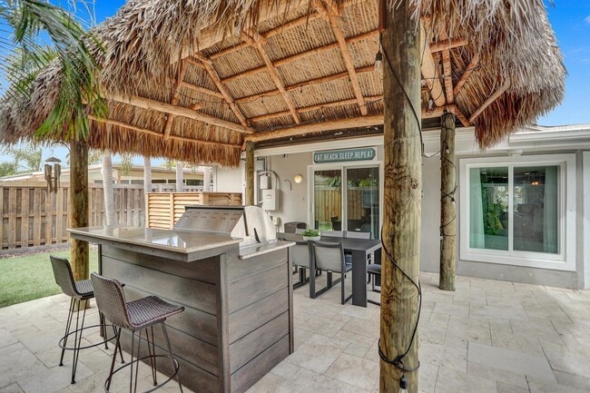 Building Photo - 470 SE 4th Ct