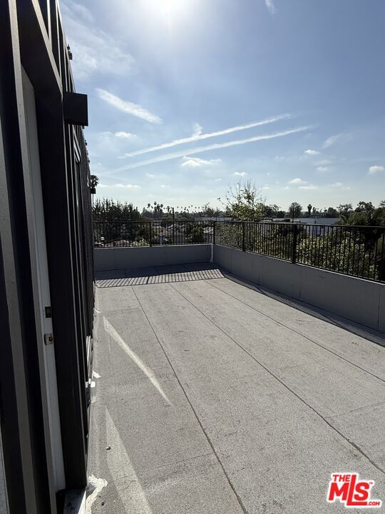 Building Photo - 2135 S Longwood Ave