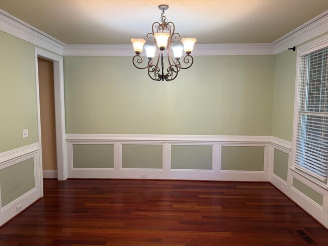Building Photo - Luxury Living: 4 Bedroom home in Chapel Hill w/ spacious interior | 2 Year Lease Term