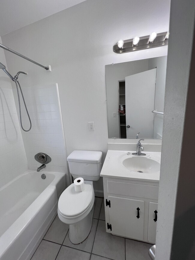 Building Photo - 4 E Evans St