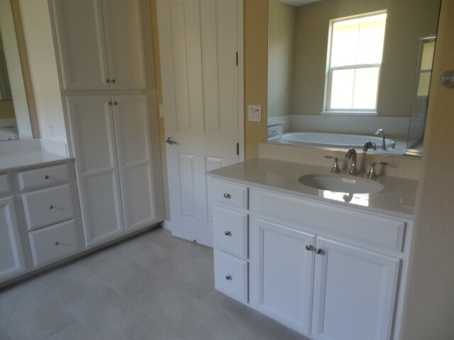 Building Photo - 2121 Pasqual Dr