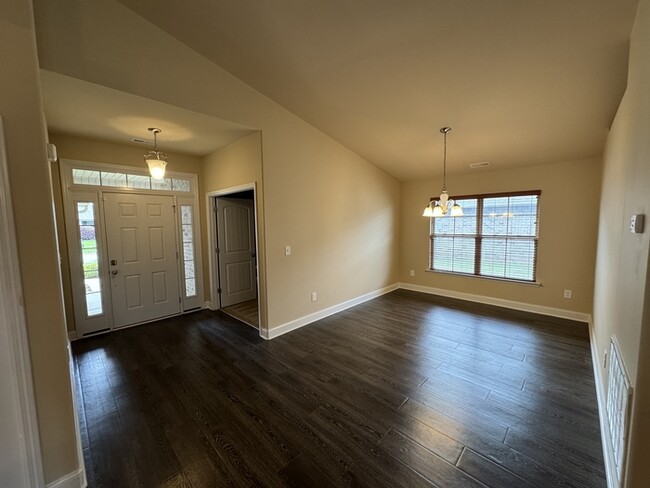 Building Photo - 2467 Bell Manor Dr SW