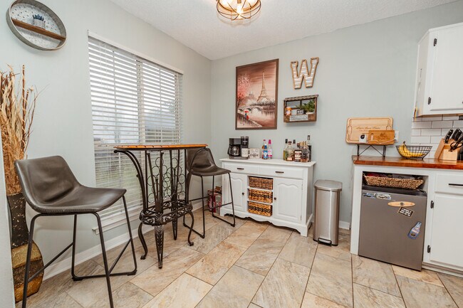 Building Photo - 425 Whirlaway Ct