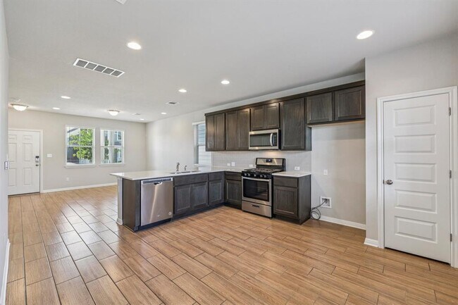 Building Photo - 1737 Fountain Bridge Dr