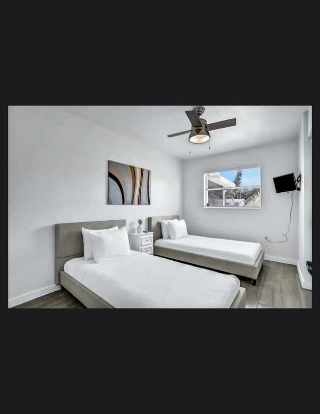 Building Photo - 2142 Mary Sue St