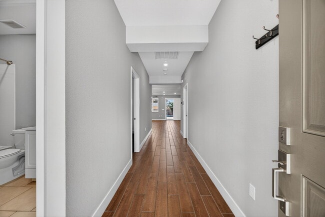 Building Photo - Charming 3-Bedroom Haven in Elk Grove with 2 Full Baths and 1603 Sq Ft of Comfort!