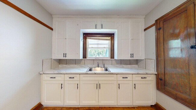 Building Photo - 4003 Behrwald Ave