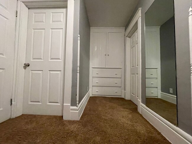 Building Photo - Large Four Bedroom Home