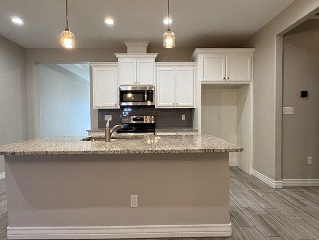 Building Photo - DCR602