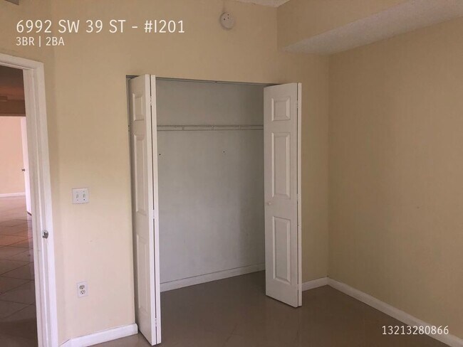 Building Photo - 6992 SW 39th St