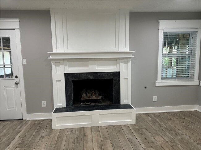 Building Photo - 228 Oak Manor Dr