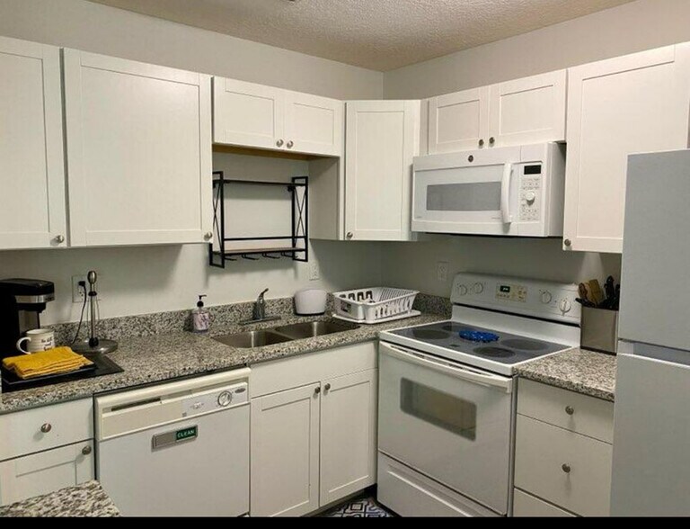 Building Photo - 97 Spring Lake Dr