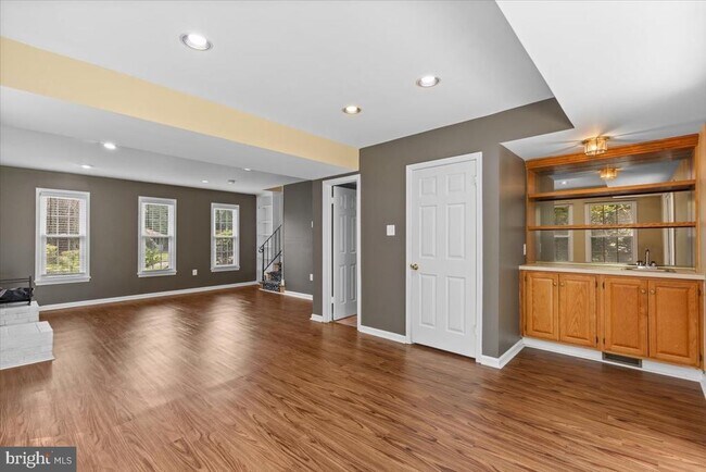 Building Photo - 2215 Loch Lomond Dr