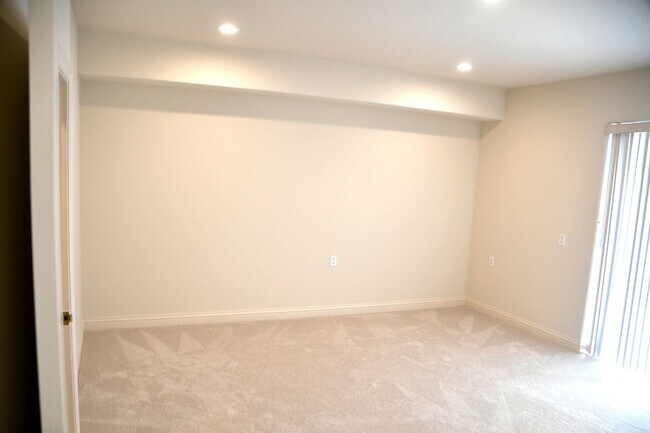 Building Photo - Remodeled 4BR/3BA Home Near Glen Park BART