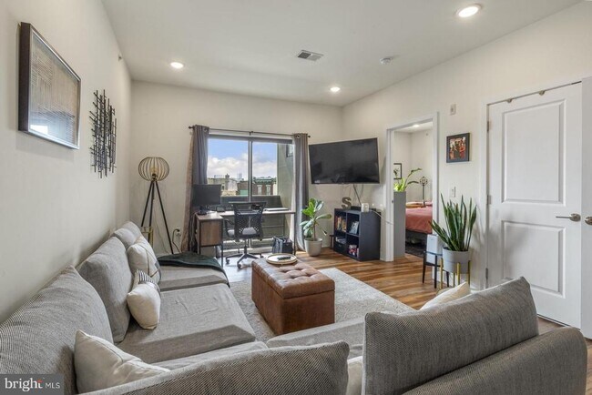 Building Photo - 2411 Kensington Ave