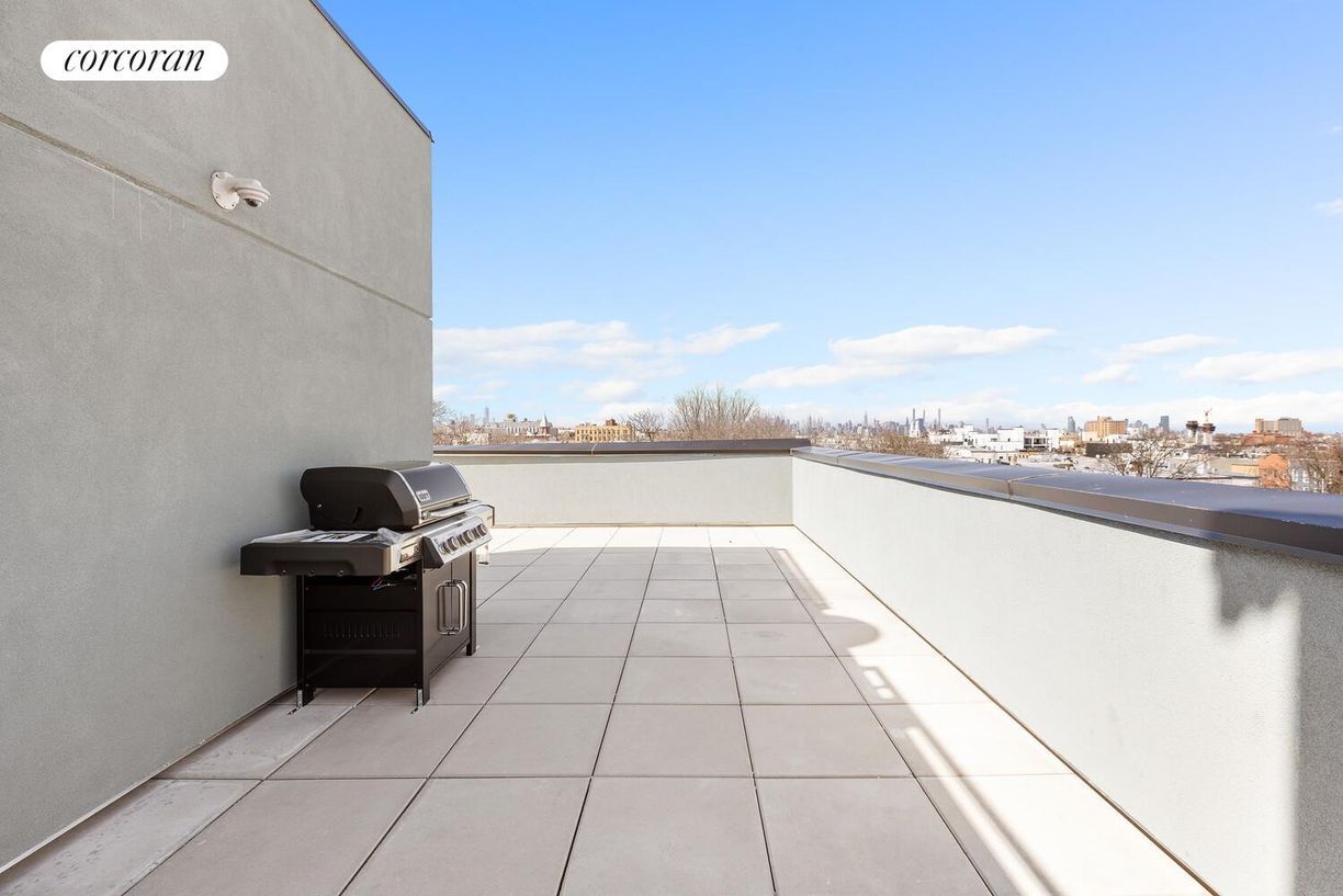 Building Photo - 1064 Hancock St