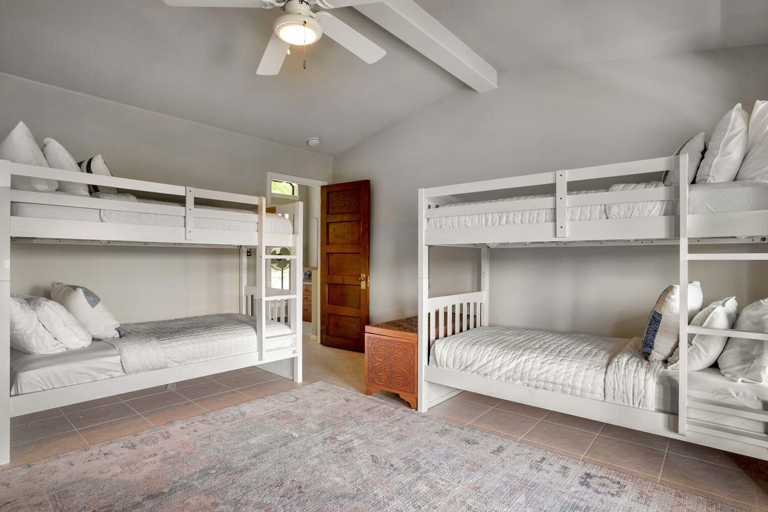 Building Photo - 13014 Schoolhouse Dr