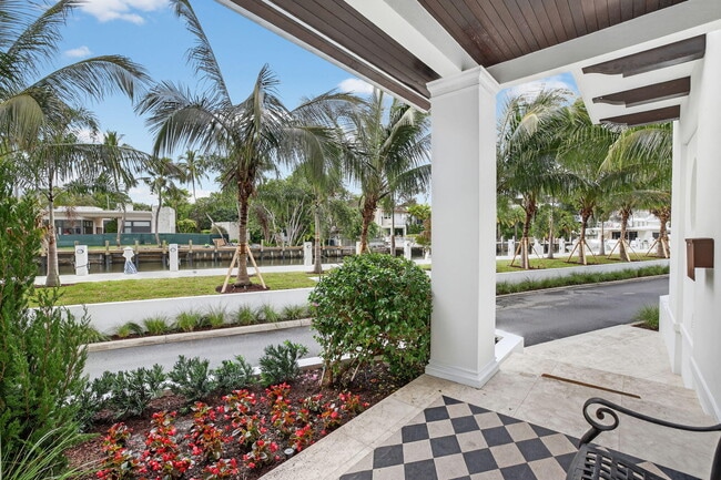 Building Photo - 400 Mola Ave