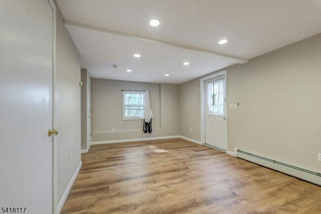 Building Photo - 336 Lakeview Ave