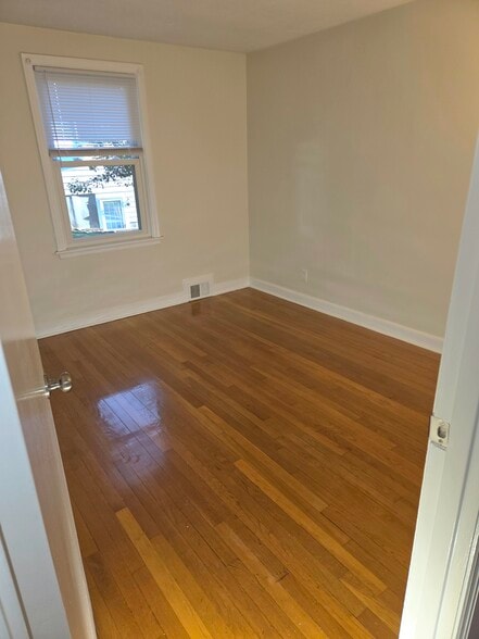 3rd bedroom - 42 Davenport Rd
